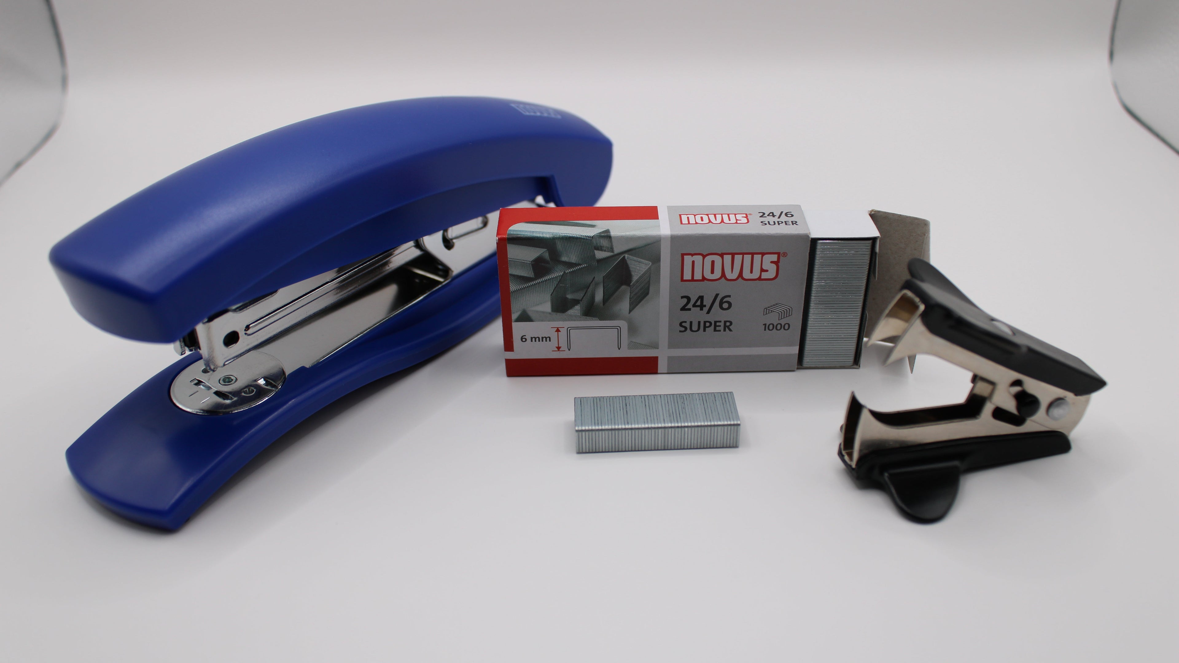 Tacker Set 2,Novus C2 Heftgerät 25 Blatt, blau, Novus Heftklammern, Typ 24/6 Super, Entklammerer Office-Point mit Feststeller, Starter Set