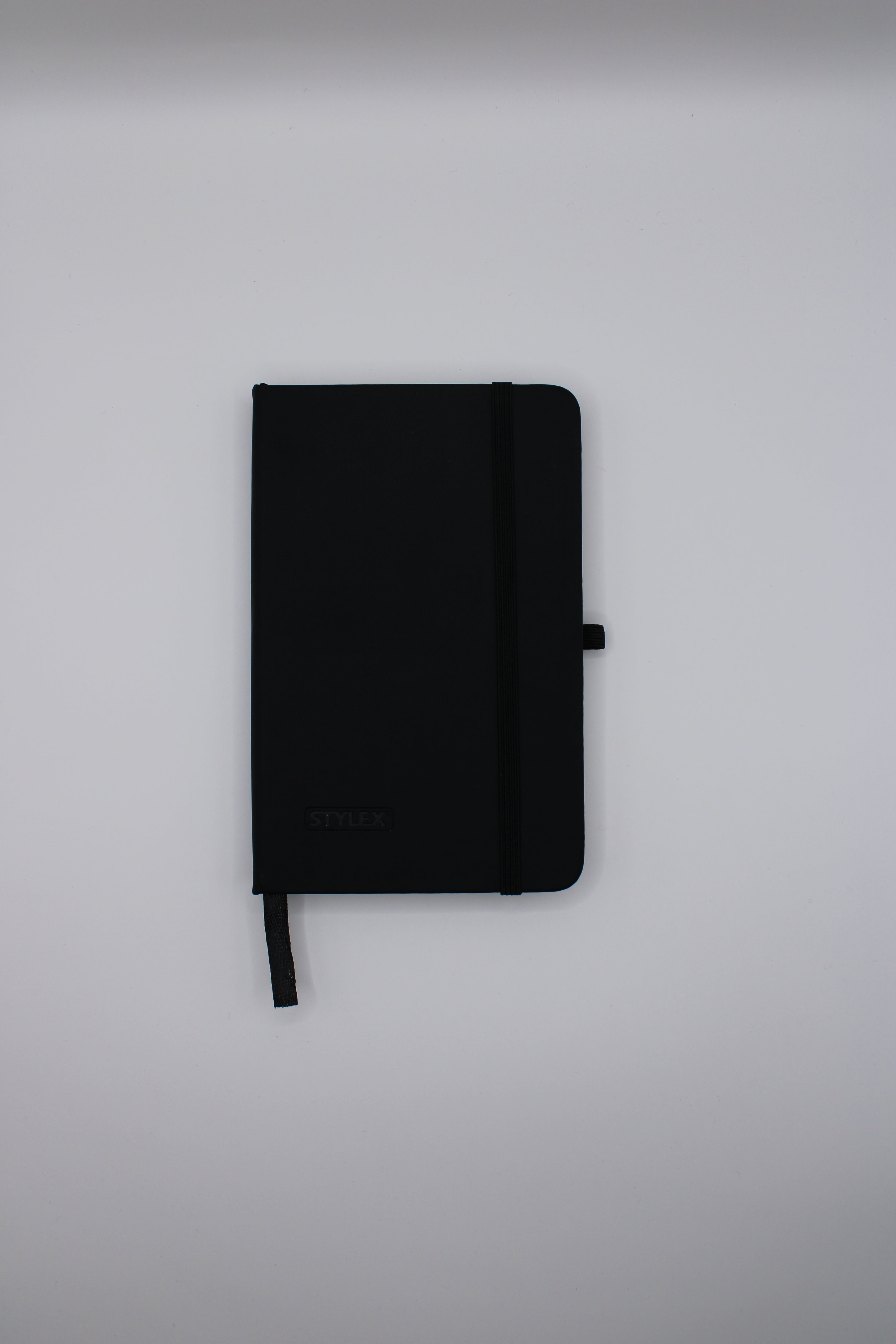 Notizbuch Stylex, Notebook, farbig sortiert, 192 Seiten, kariert, Verschlussgummi, Lesezeichen, Einstecktasche, FSC, ca. 9 x 14 cm, 29201