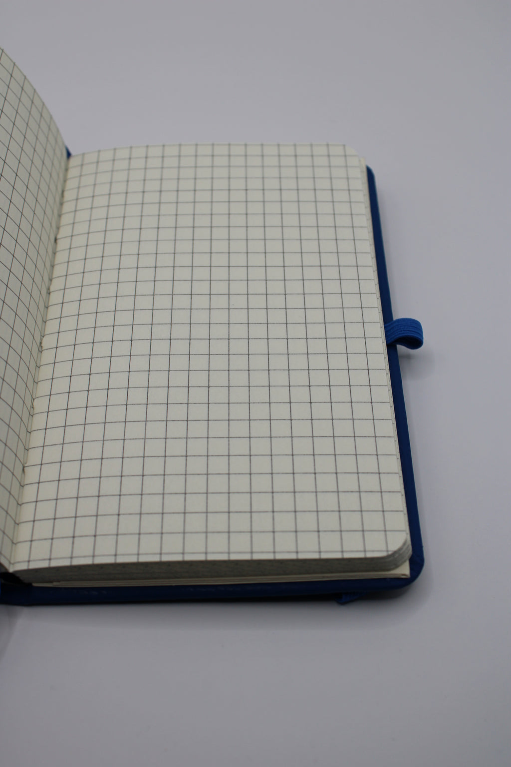 Notizbuch Stylex, Notebook, farbig sortiert, 192 Seiten, kariert, Verschlussgummi, Lesezeichen, Einstecktasche, FSC, ca. 9 x 14 cm, 29201