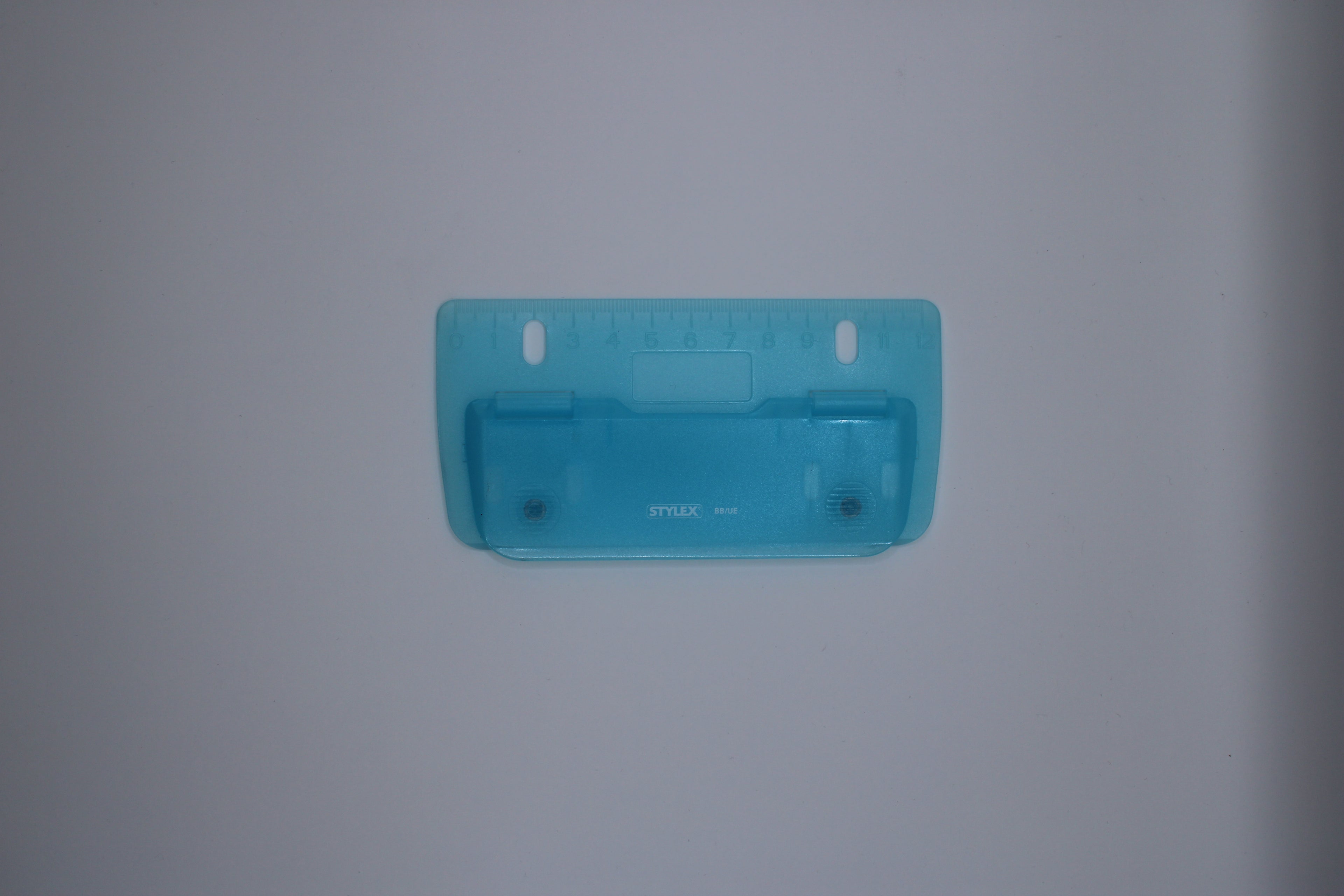 Taschenlocher Stylex, 3 Blatt, farbig sortiert, Kunststoff, 2- fach Lochung, 42662