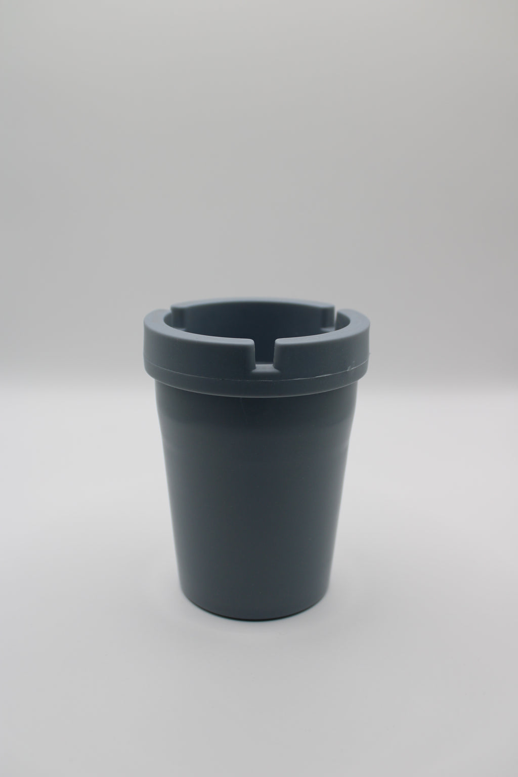 Aschenbecher, Tischascher, aus Kunststoff, HxØ 11x8cm, farbig sortiert