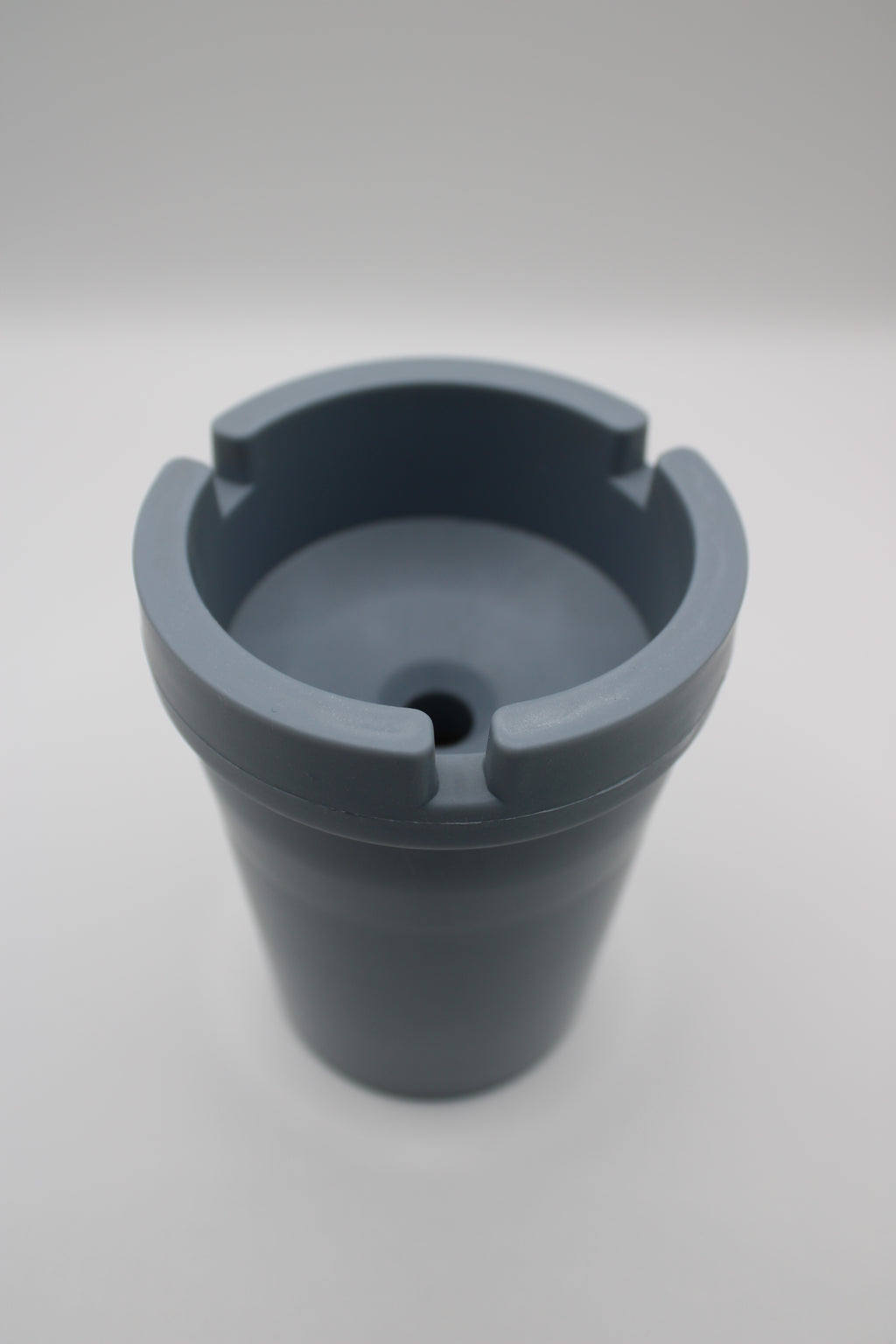 Aschenbecher, Tischascher, aus Kunststoff, HxØ 11x8cm, farbig sortiert