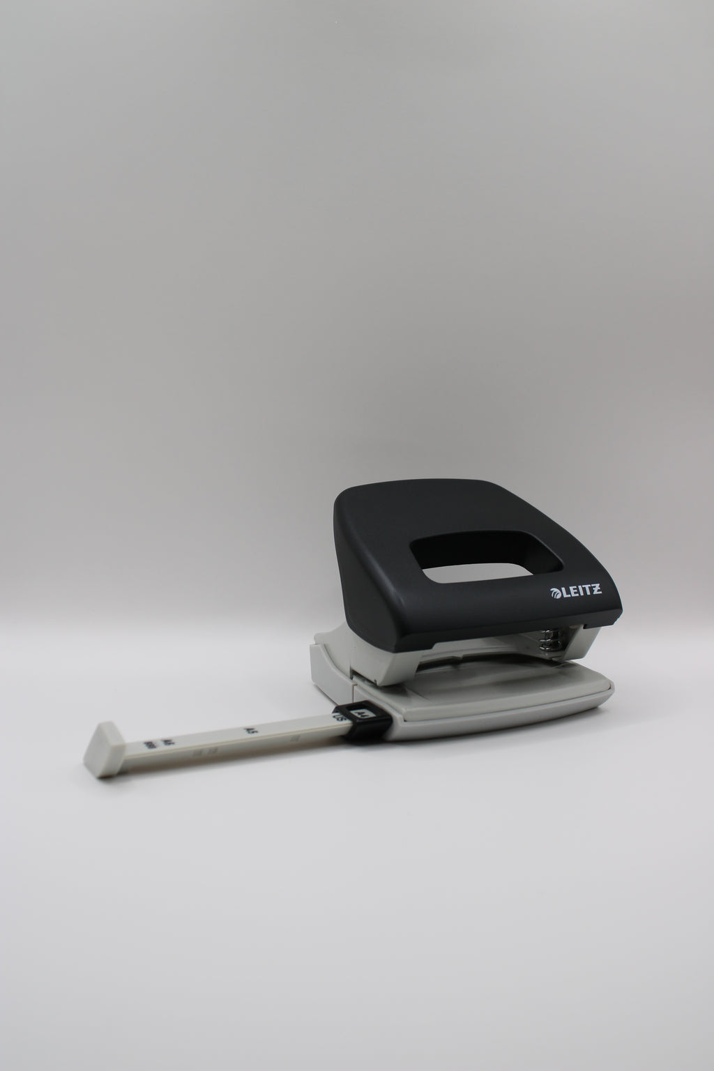 Leitz Locher 5038-00-95, NeXXt, Stanzleistung ca. 16 Blatt