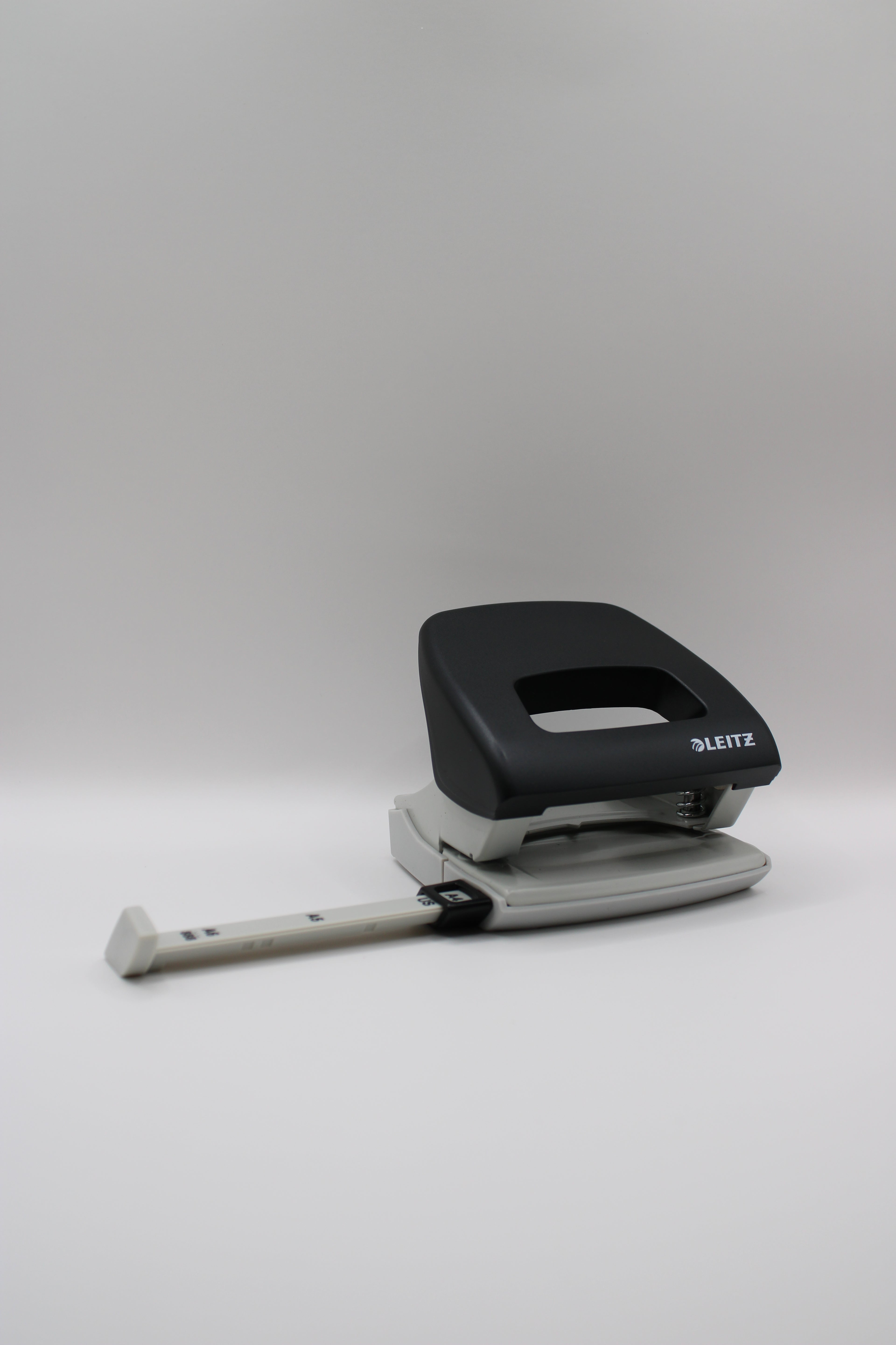 Leitz Locher 5038-00-95, NeXXt, Stanzleistung ca. 16 Blatt