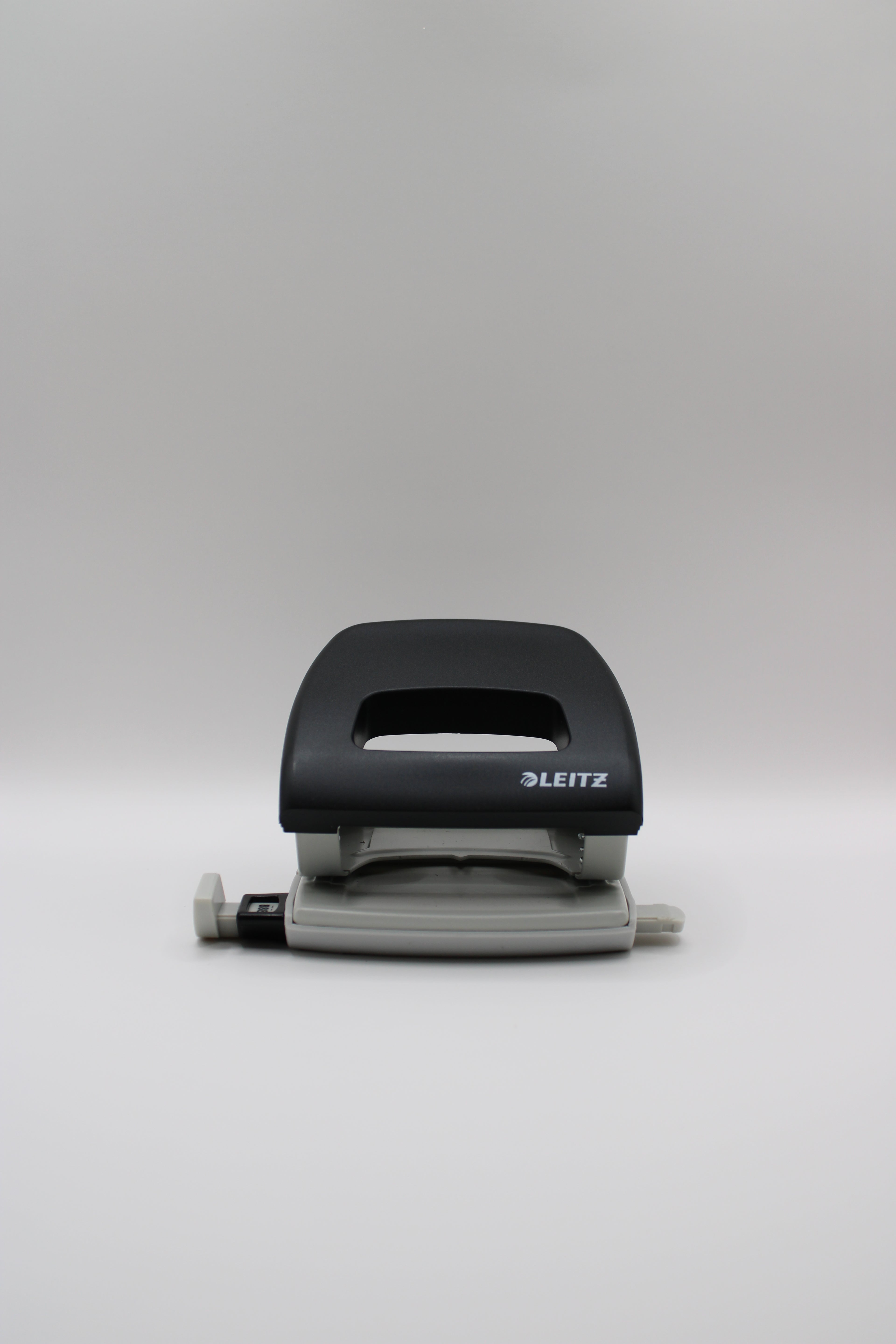Leitz Locher 5038-00-95, NeXXt, Stanzleistung ca. 16 Blatt